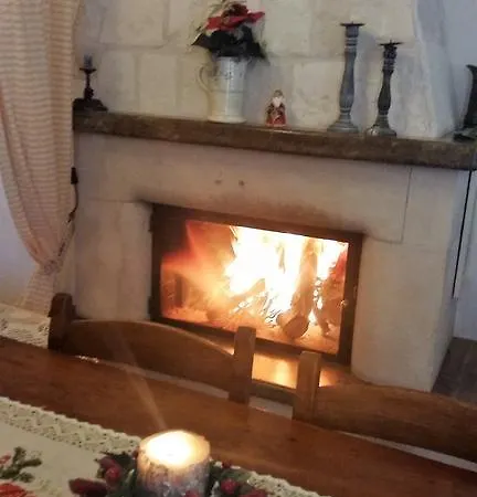 Trullicolarossa Alberobello