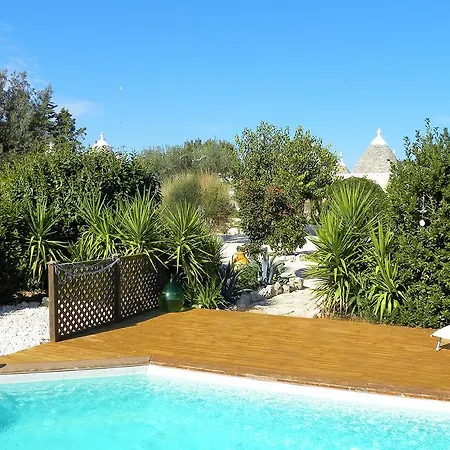 Trullicolarossa * Alberobello